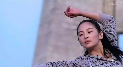 她那么美,如果不是九岁被继父性侵……