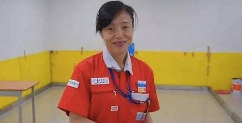 她刷了23年马桶，刷出了世界第一