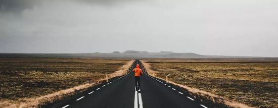 没有伞的孩子才能拼命奔跑