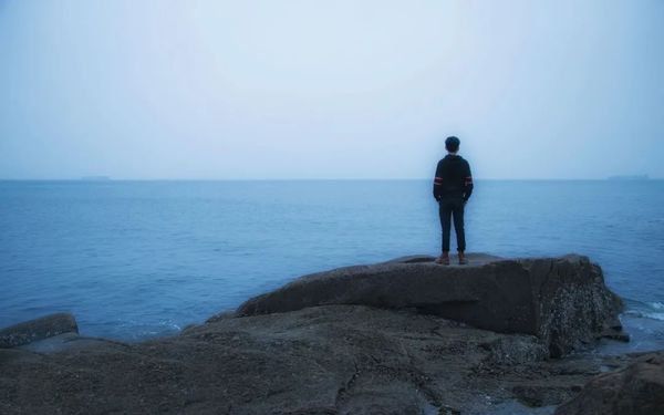 29岁硕士毕业生跳江自杀,生前18篇日记曝光:太用力的人生,是场